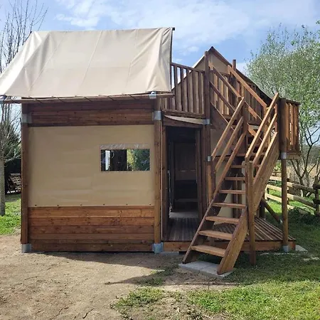 Kamp alanı Grande Tente Pionnier *